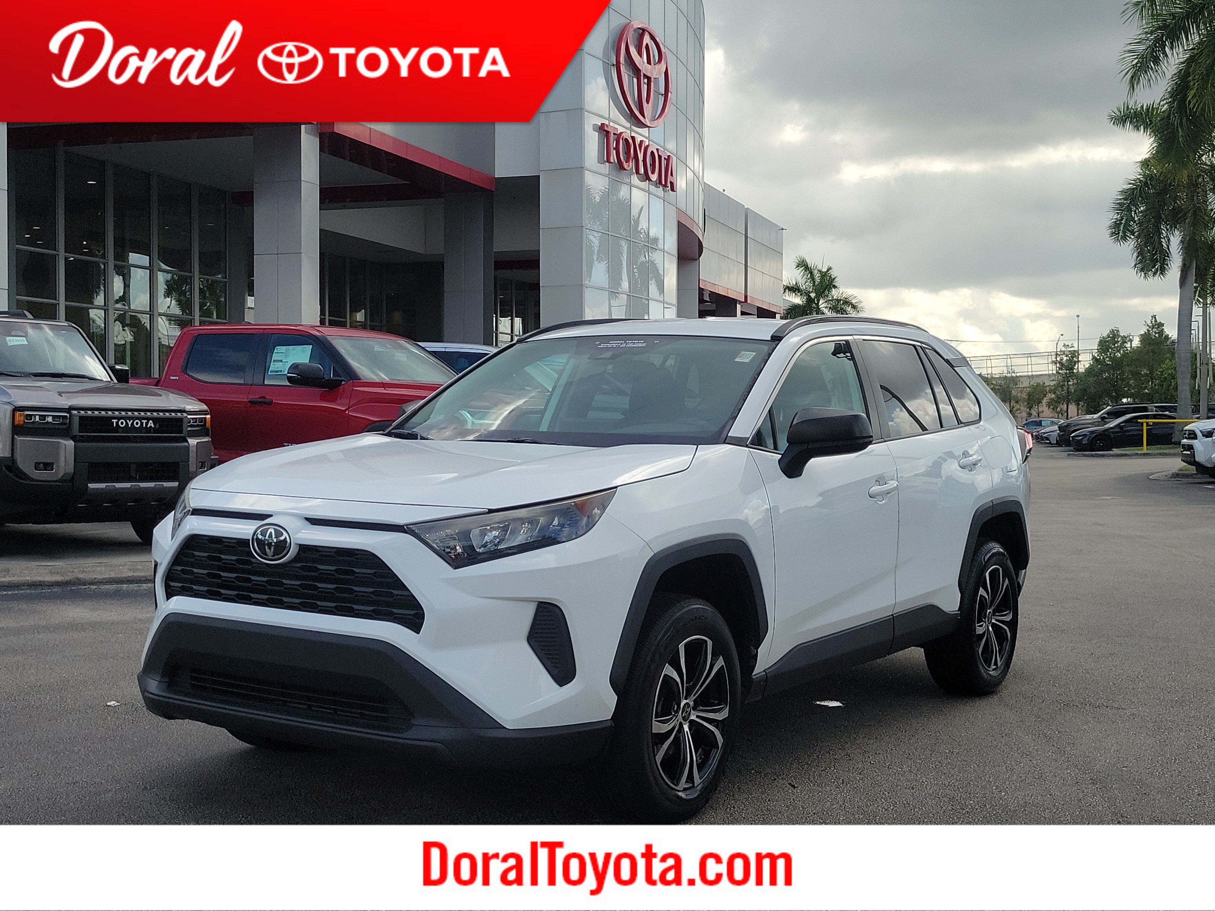 Used 2020 Super White Toyota LE image 1