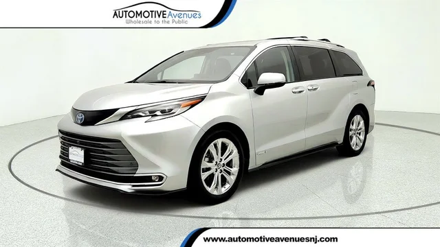 2021 Toyota Sienna Platinum FWD 7-Seater w/ Rear Seat Entertainment