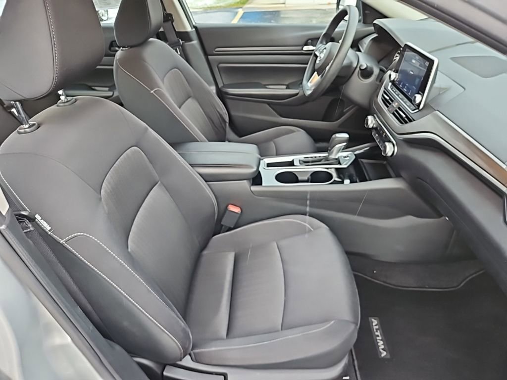 Used 2024 Silver Nissan SV FWD image 21