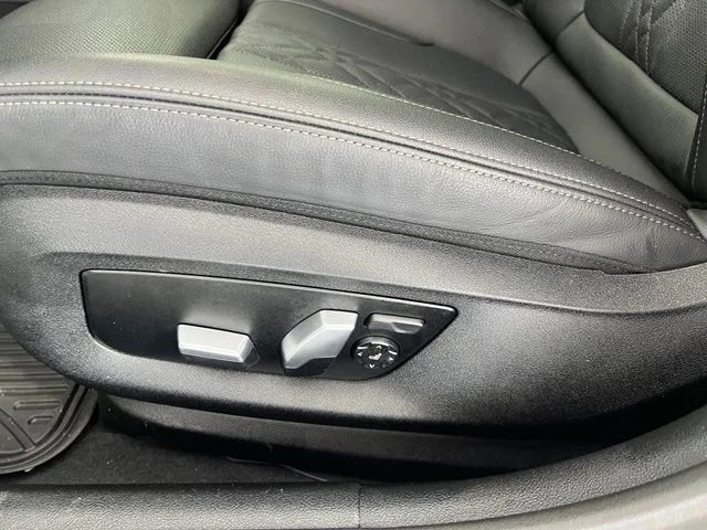 Used 2023 Alpine White BMW 540i image 21