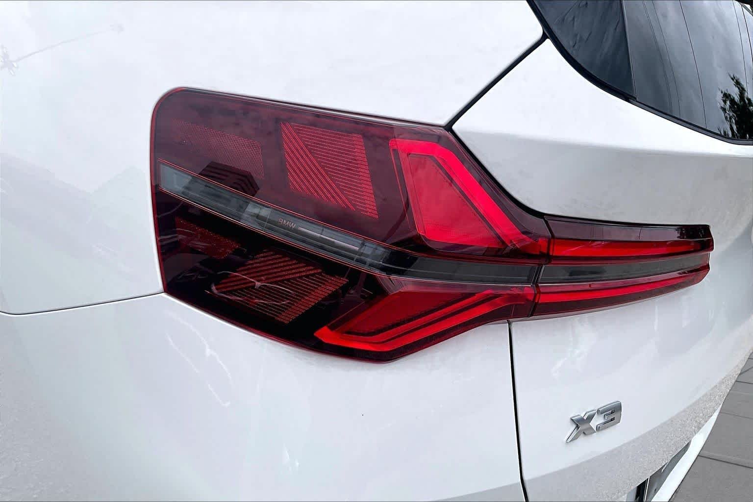 Used 2026 Alpine White BMW M50 xDrive image 28