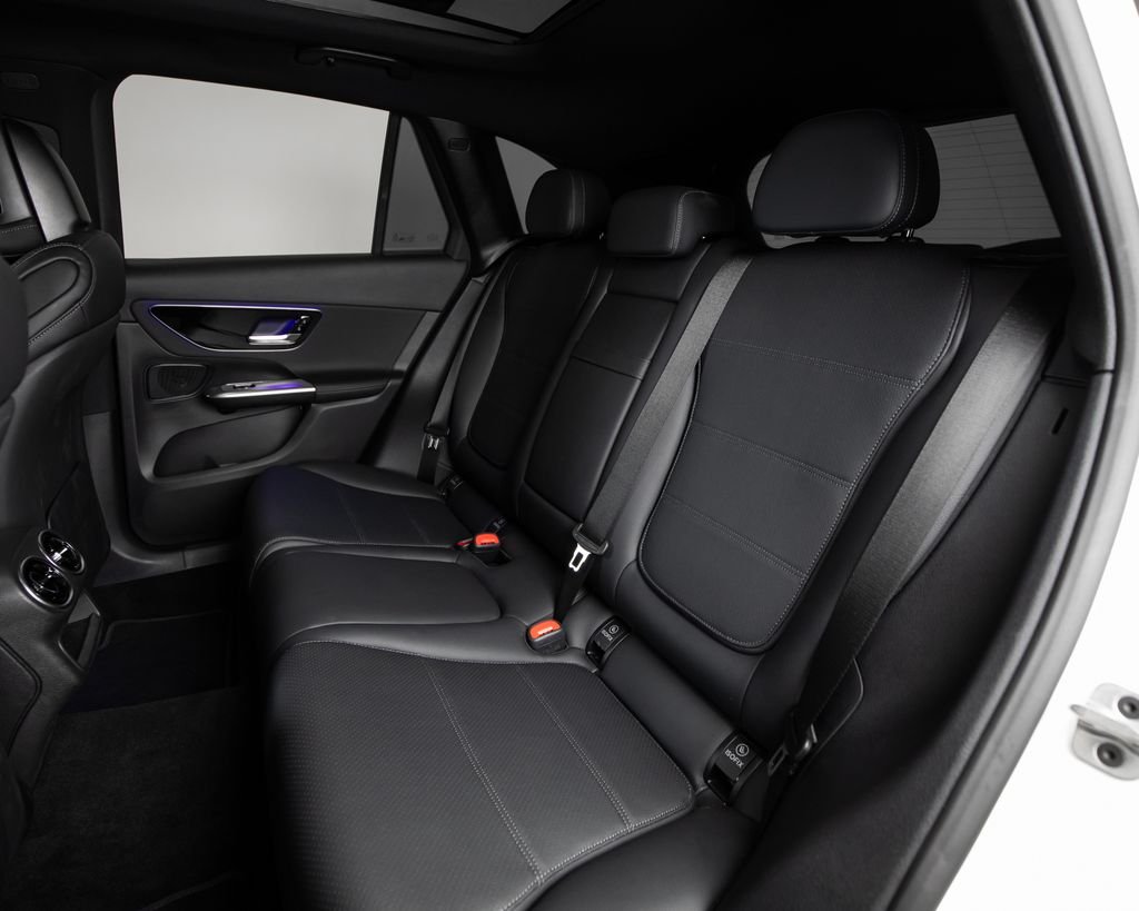 Used 2026  Mercedes-Benz GLC 300 image 10