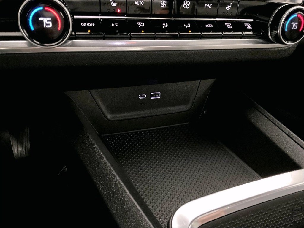 Used 2025 White Chevrolet LT image 26