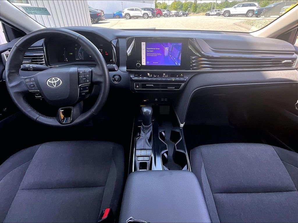 Used 2025 White Toyota LE image 21