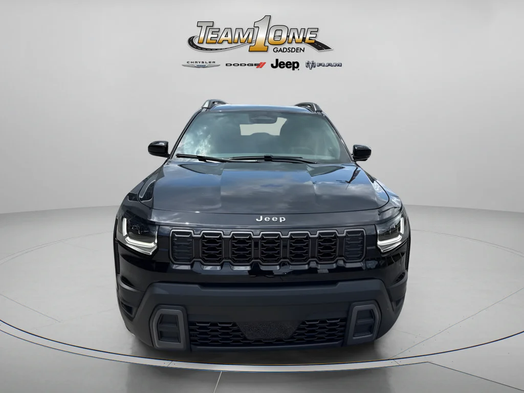 New 2026 Diamond Black Crystal Pearl-Coat Exterior Paint Jeep Limited image 2