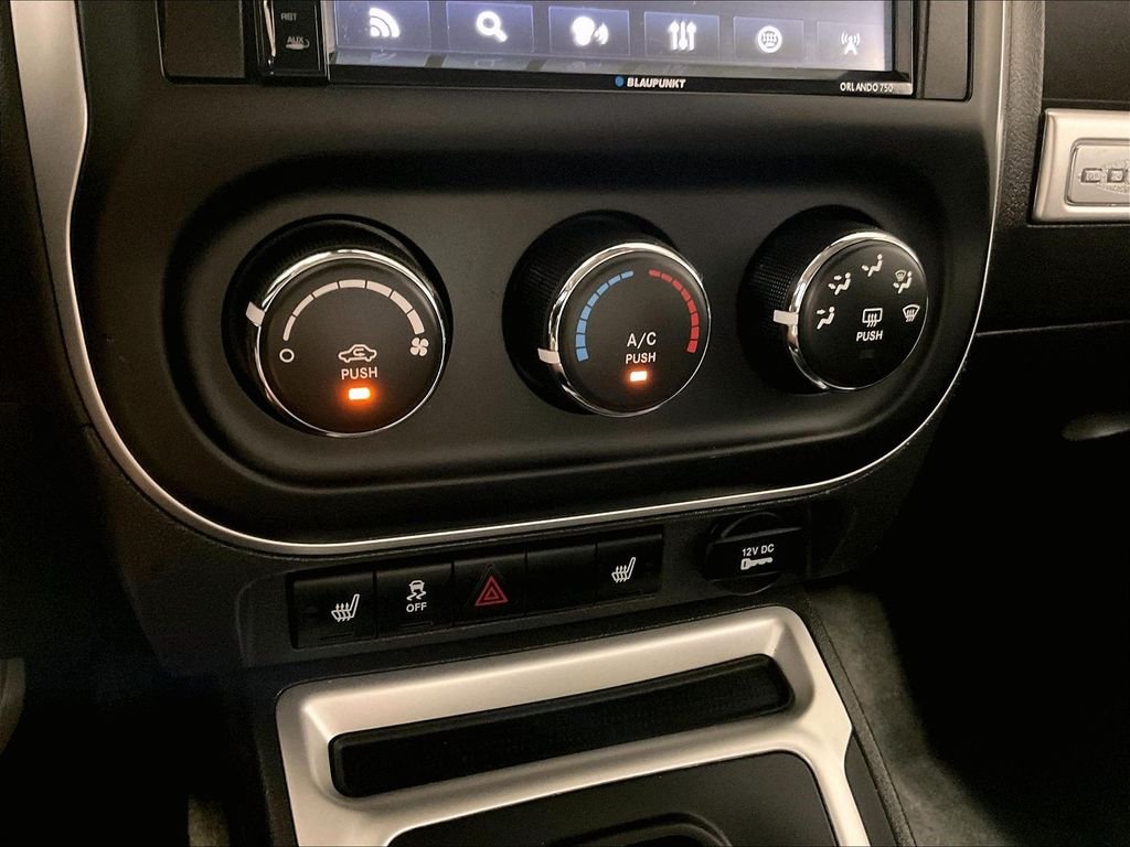 Used 2017 White Jeep Latitude image 24