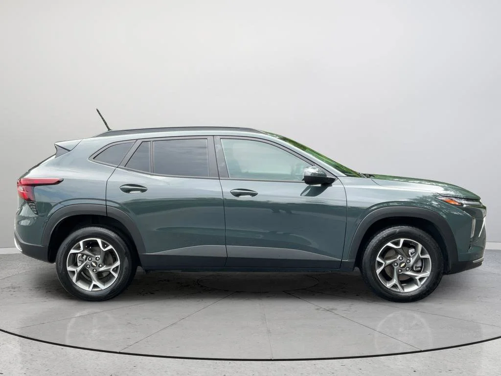 2025 Chevrolet Trax LT - Photo 6