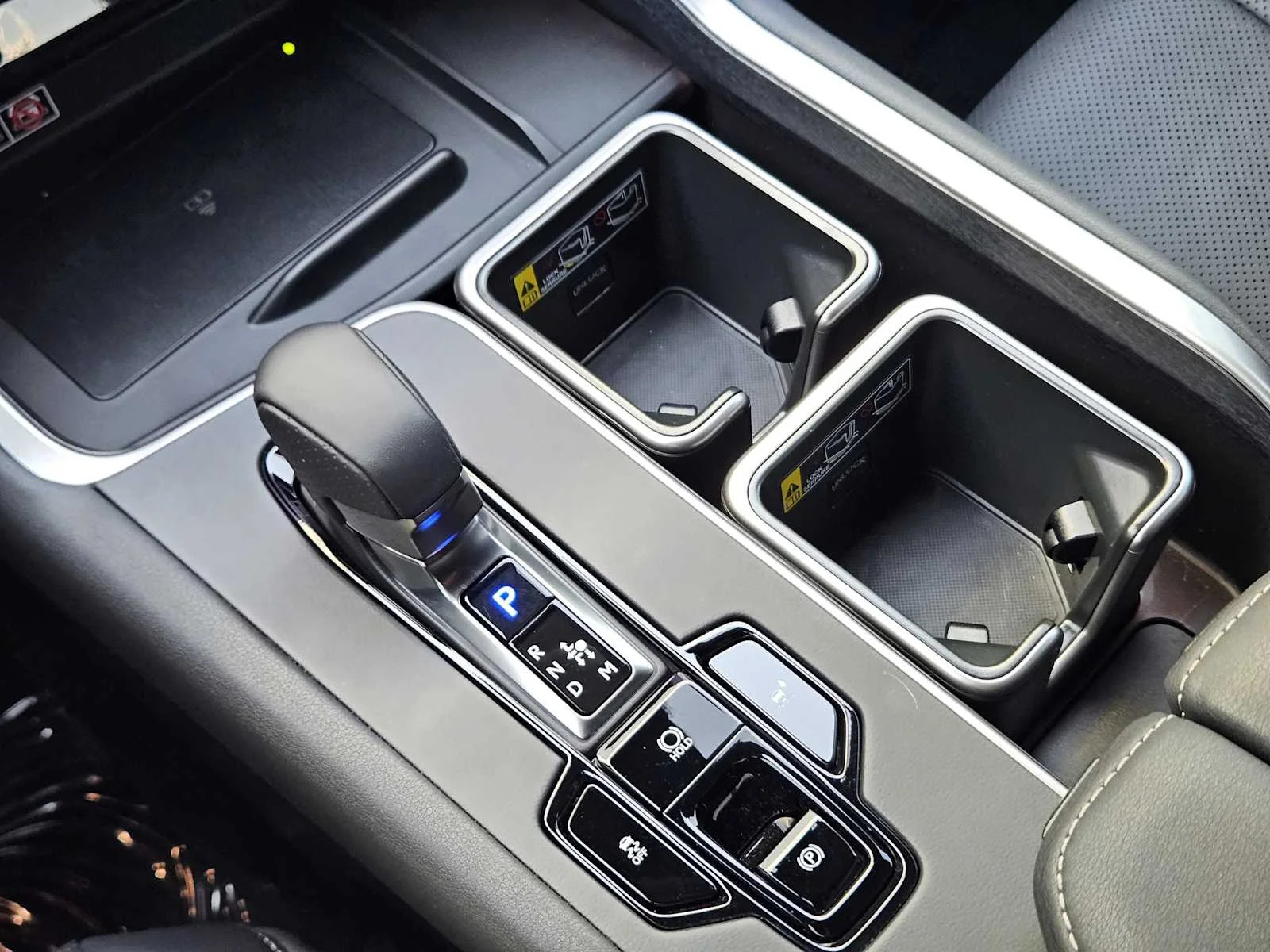 Certified Used 2025 WIND CHILL PEARL Lexus F SPORT Premium image 13