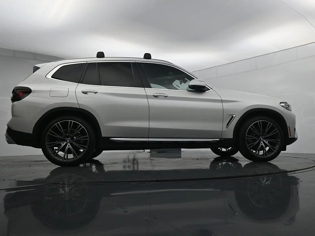 Used 2022 White BMW xDrive30i image 24