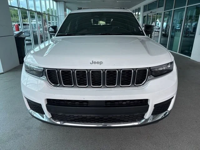 Used 2025 White Jeep Laredo image 2