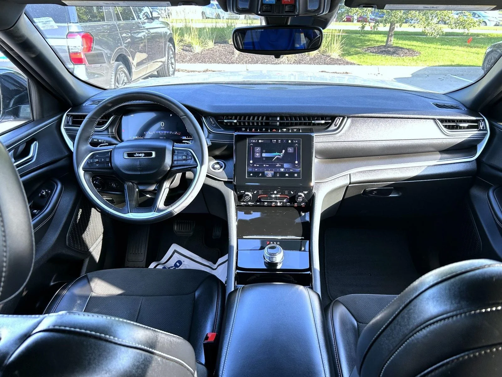 Used 2023 Silver Jeep Altitude X image 12