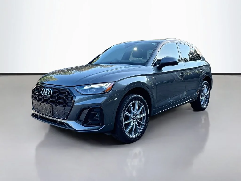 Used 2023  Audi 55 Premium Plus image 3