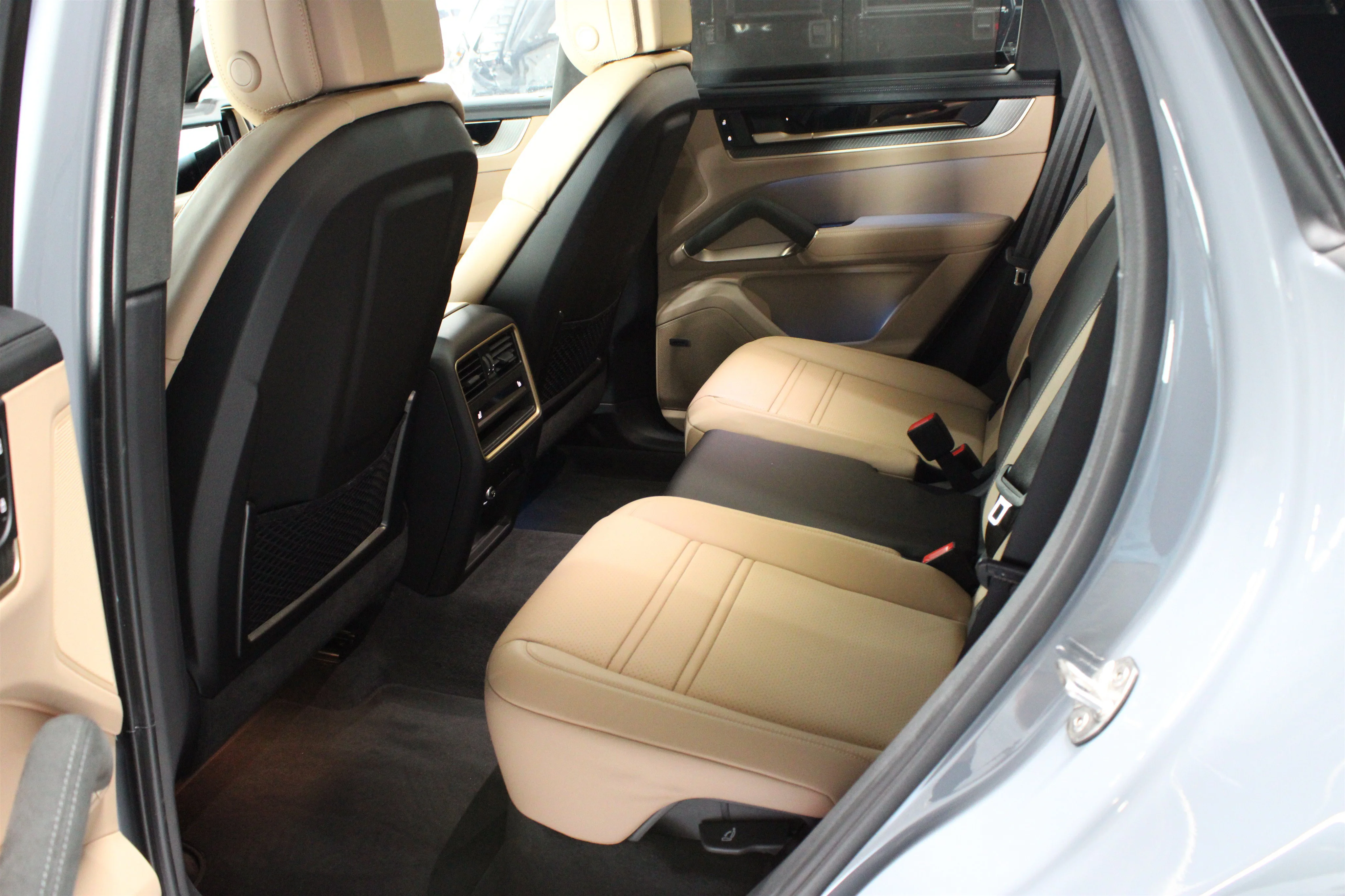 2025 Porsche Cayenne Coup Turbo E-Hybrid - Photo 24
