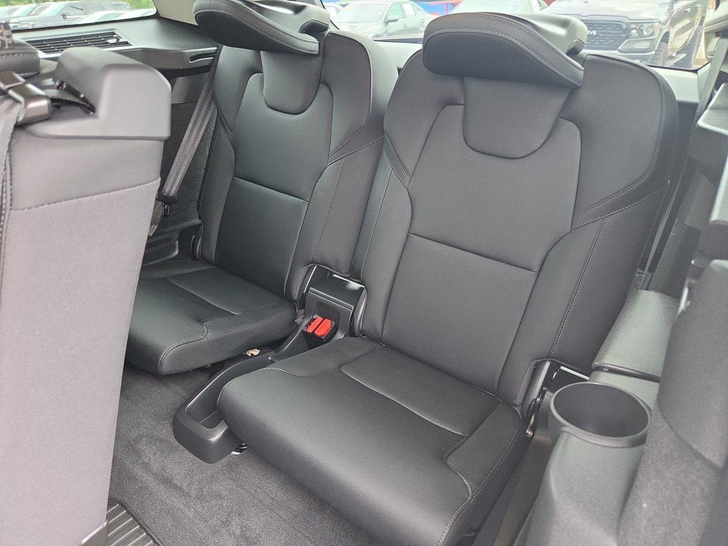 Used 2025  Volvo Plus image 24