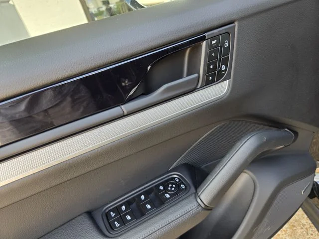 2025 Porsche Cayenne Base - Photo 14