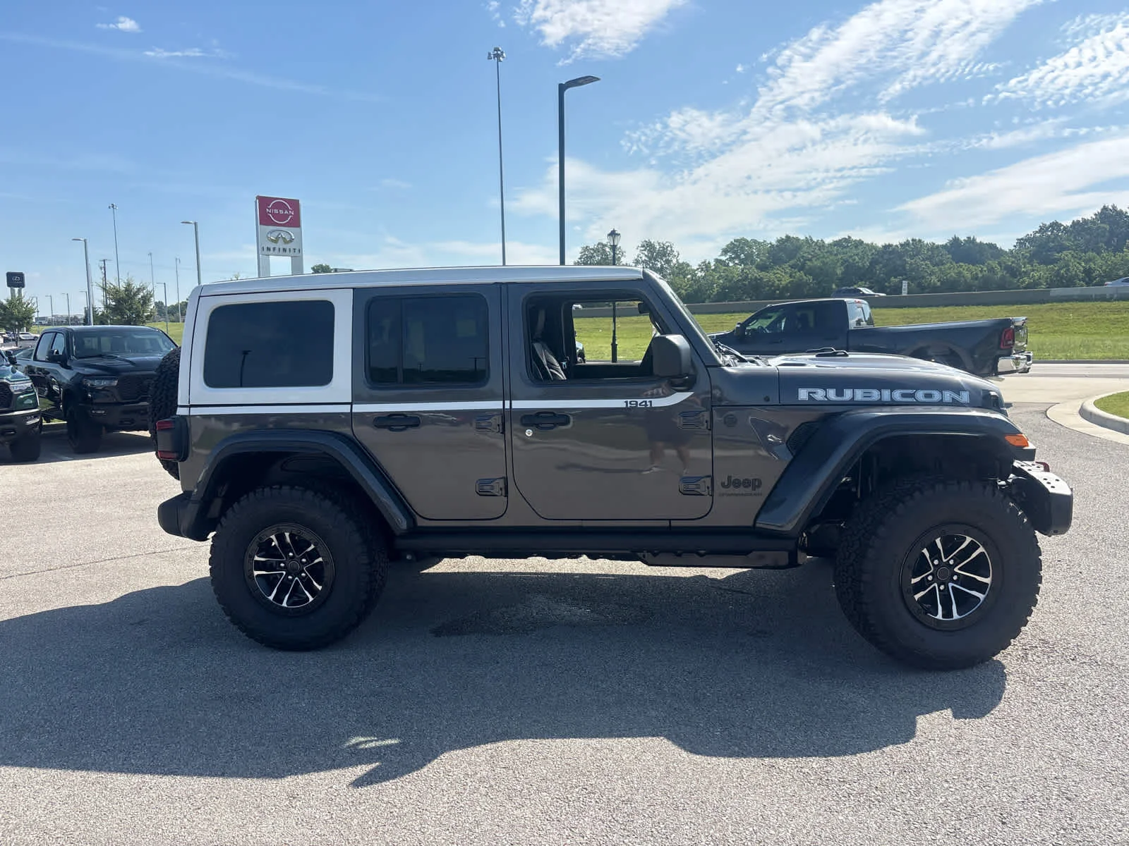 New 2026 Granite Crystal Metallic Clearcoat Jeep Rubicon X image 11