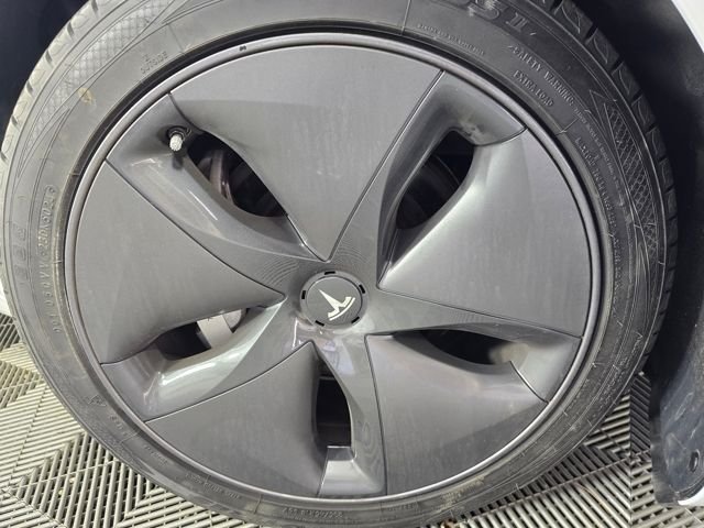 Used 2020 Pearl White Multi-Coat Tesla Long Range image 2