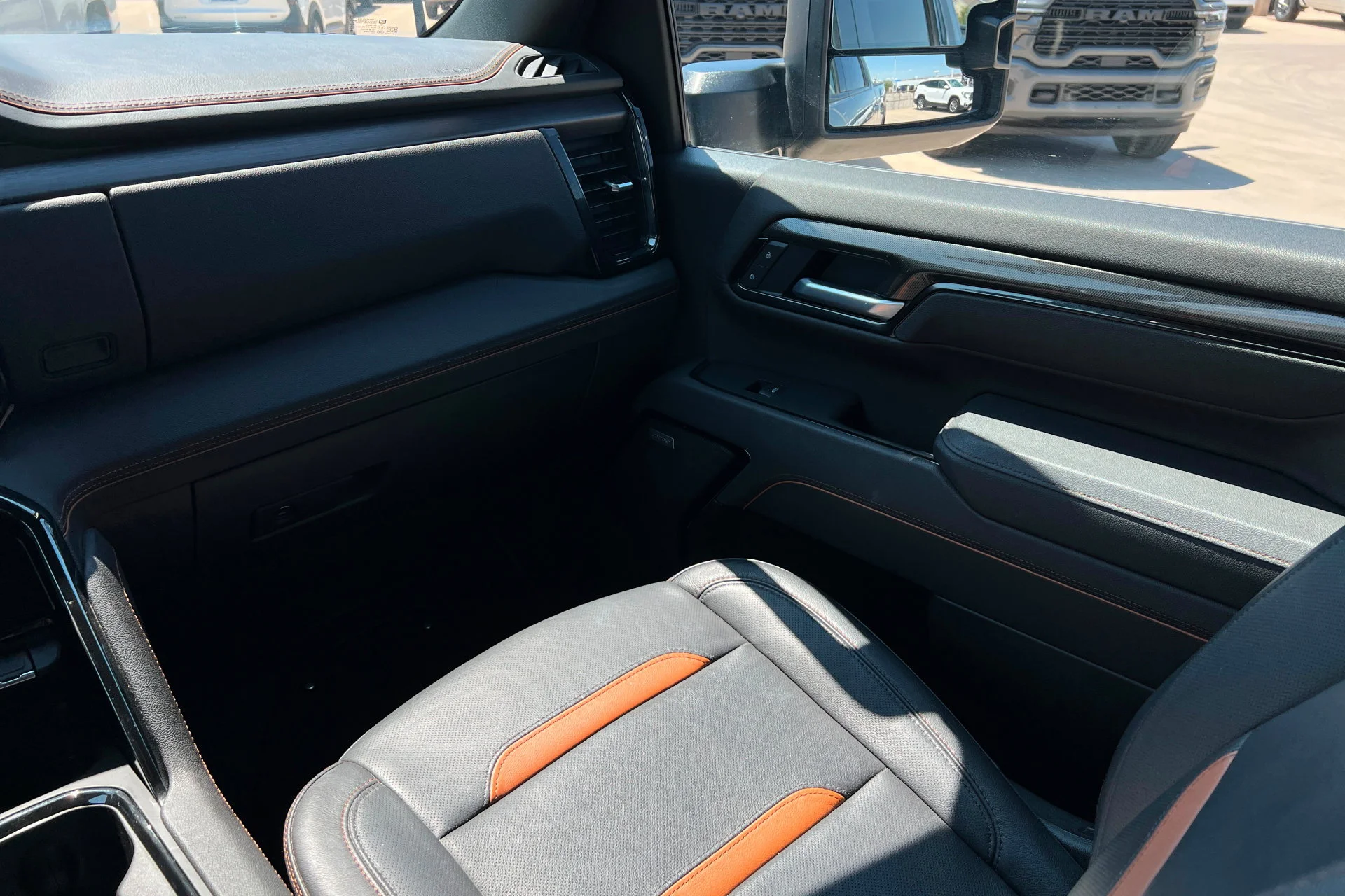 Used 2025 Sterling Metallic GMC AT4 image 10
