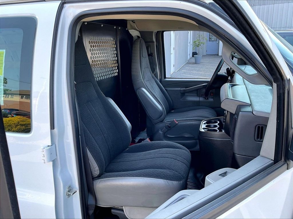 Used 2024 White GMC Work Van image 11