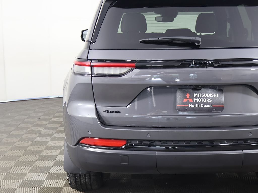 Used 2024 Gray Jeep Altitude X image 14