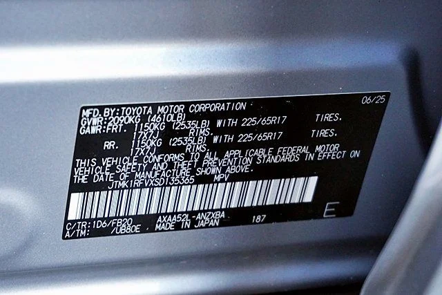 Used 2025 Silver Toyota LE image 30