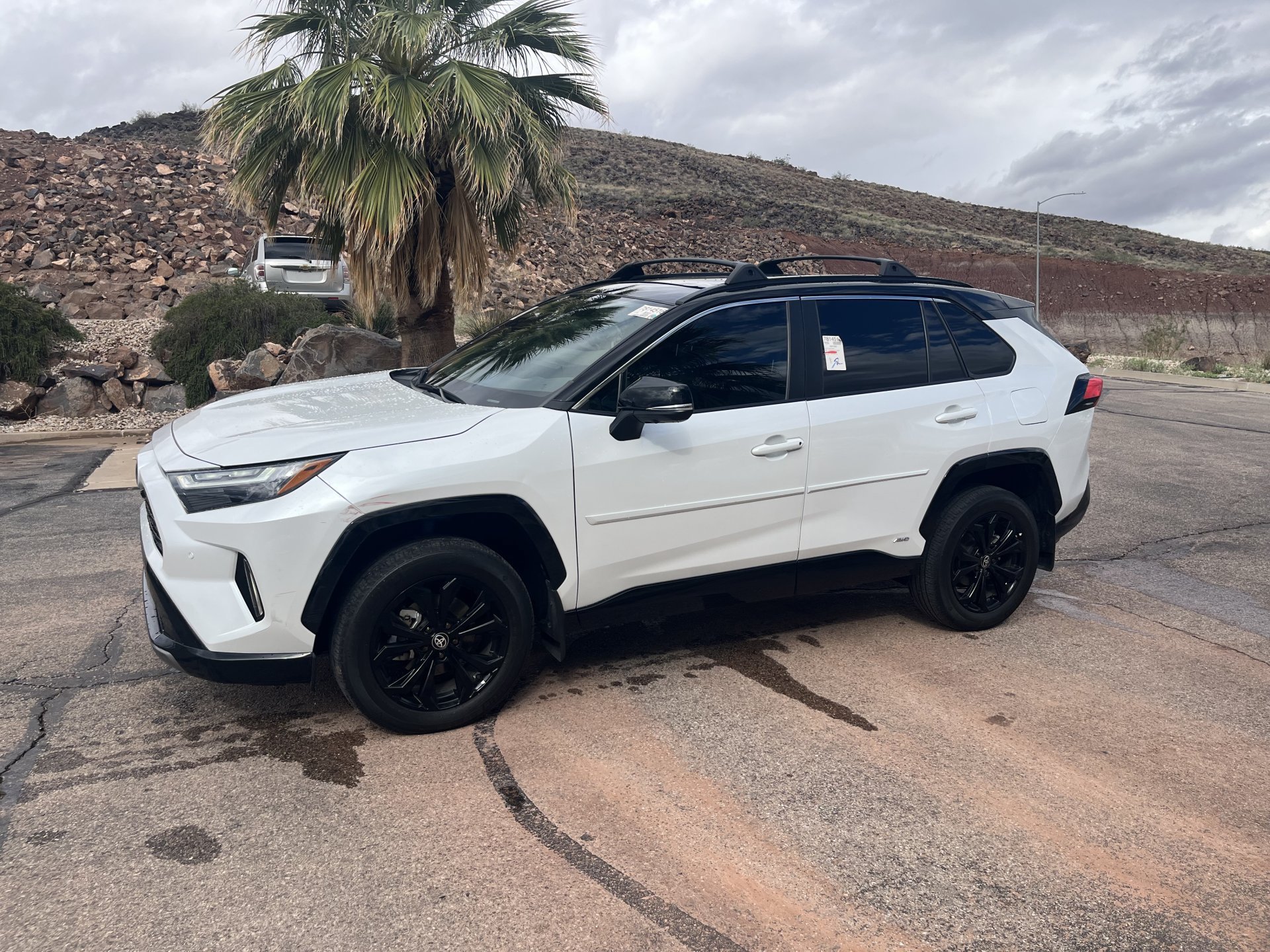 Used 2018 Pearl White Nissan Platinum image 11
