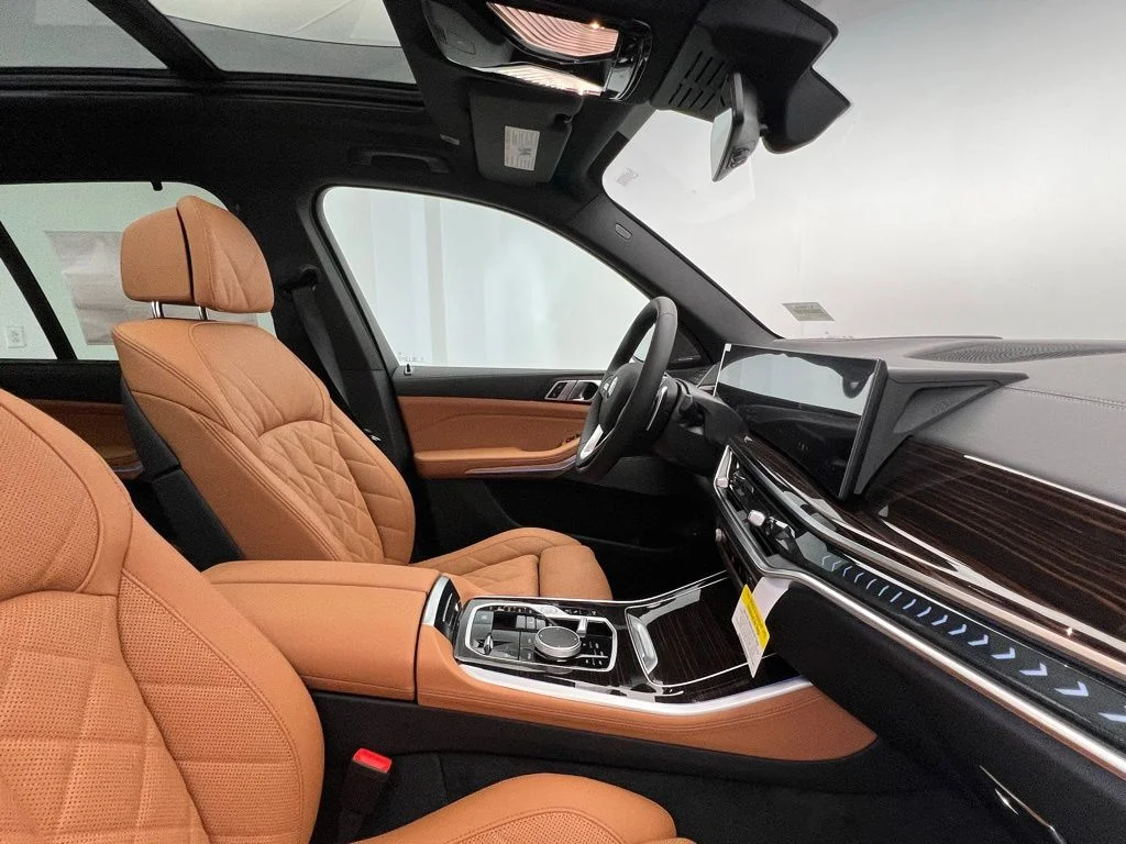 New 2026 Dravit Grey Metallic BMW xDrive50e image 6