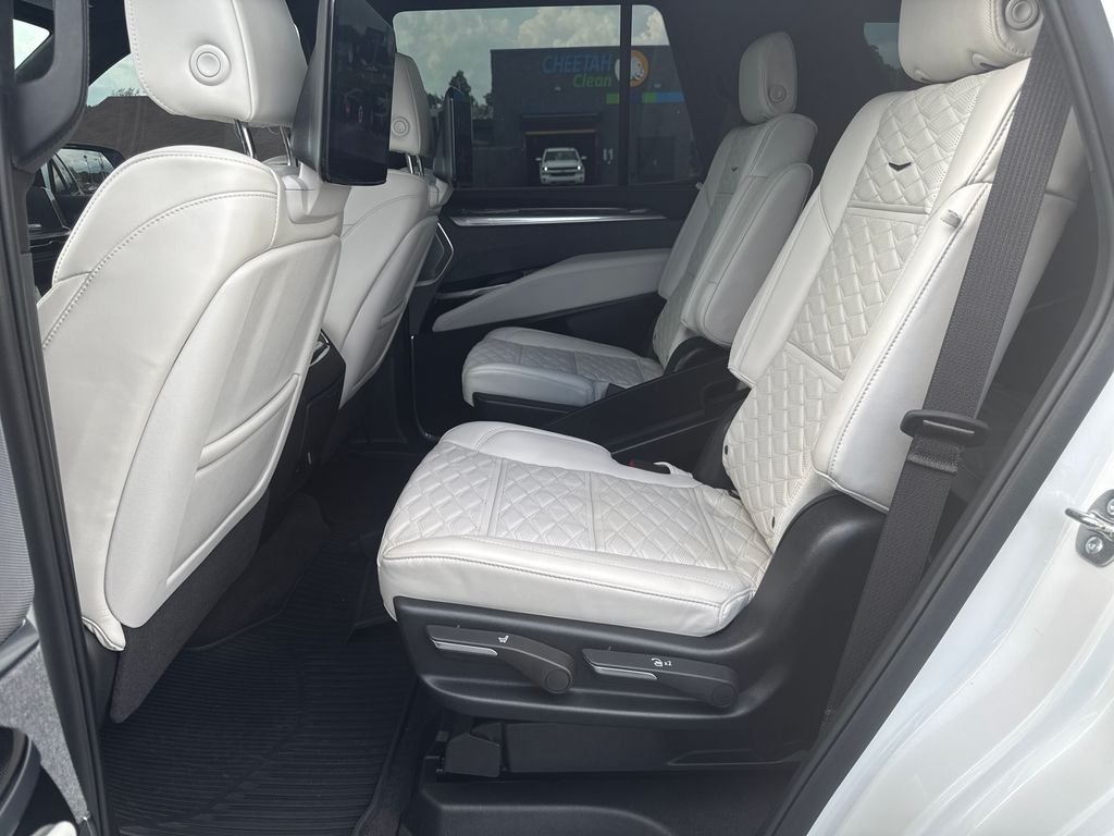 Used 2025 White Cadillac V-Series image 14