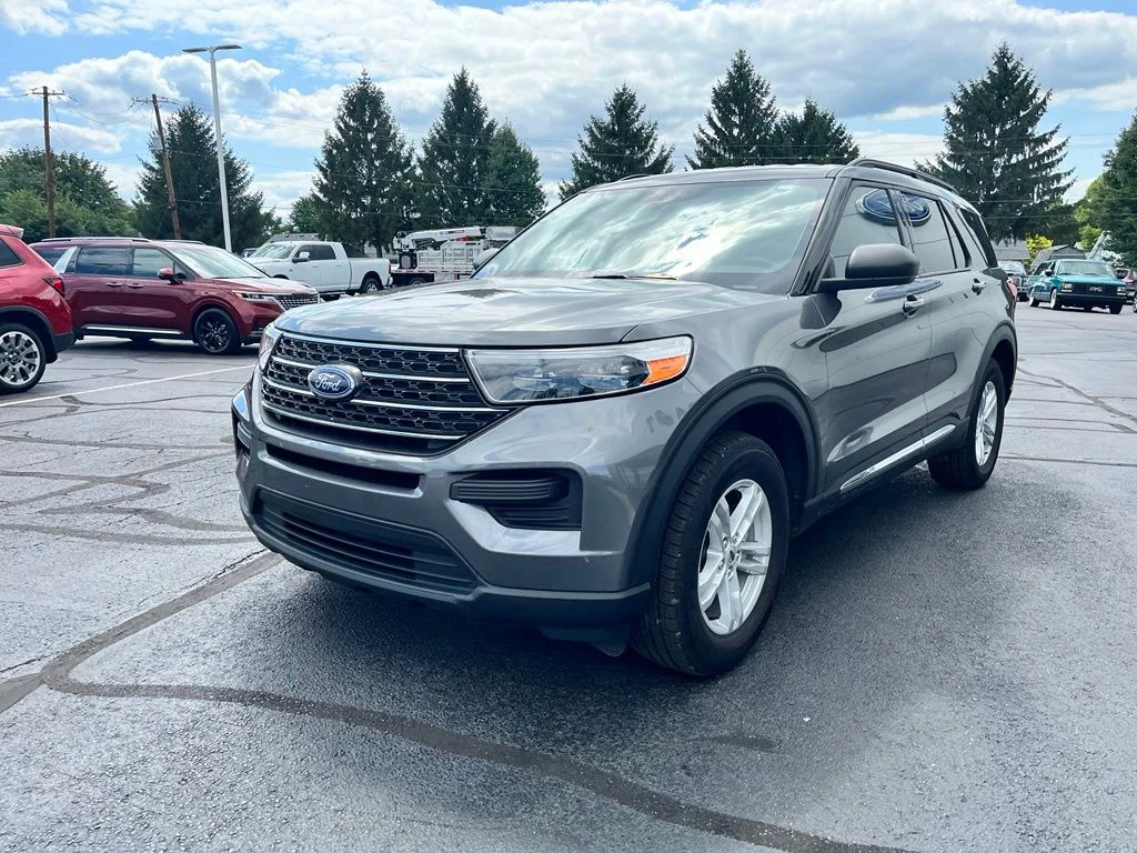Used 2023 Gray Ford XLT image 2