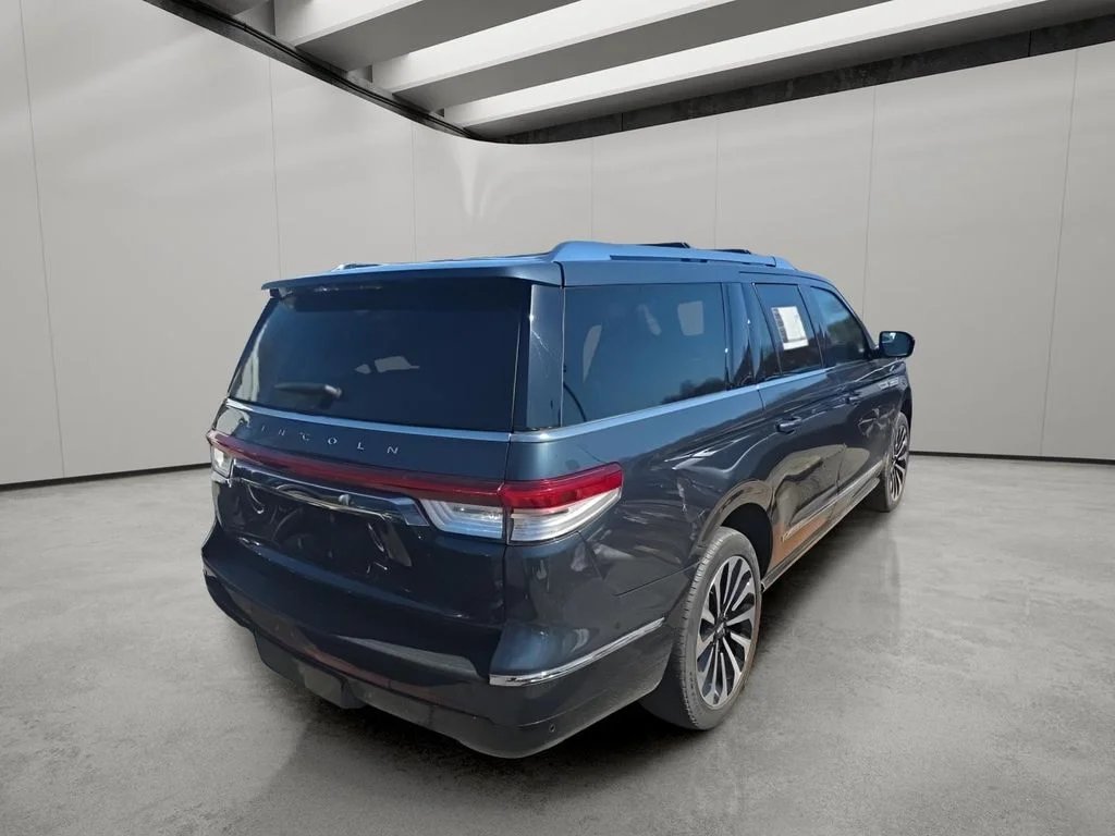 Used 2022 Ocean Drive Blue Metallic Tinted Clearcoat Lincoln Reserve image 5