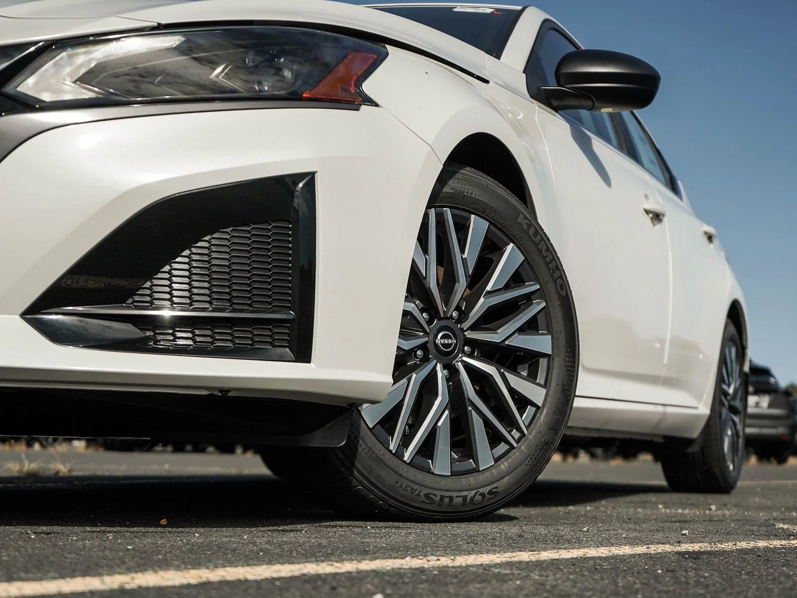 New 2026 Pearl White Tricoat Nissan 2.5 SV image 6