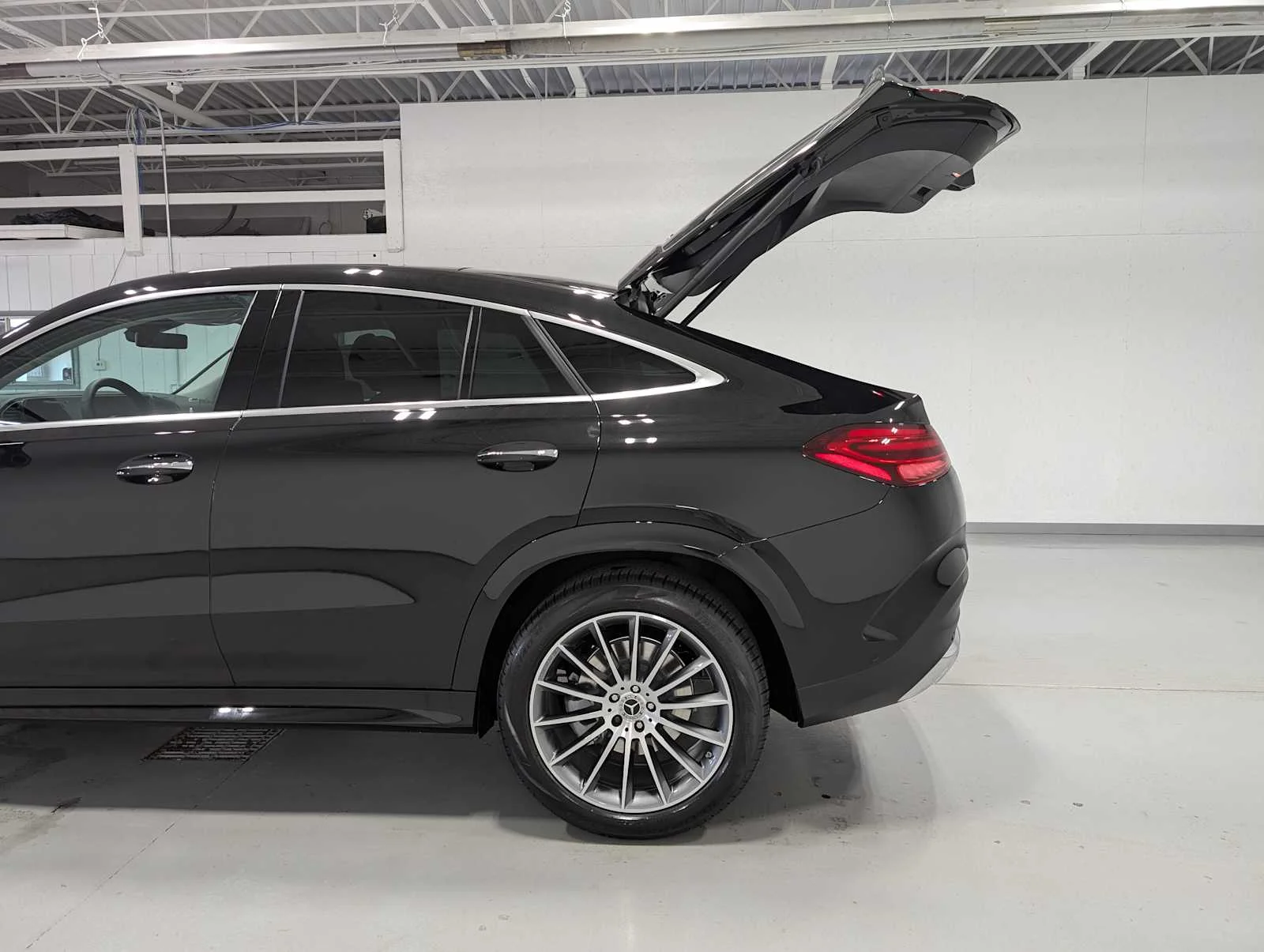 New 2026 Obsidian Black Metallic Mercedes-Benz GLE 450 image 9