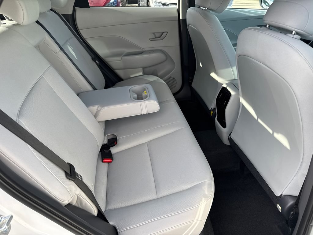 Used 2026 White Hyundai SEL Sport image 16