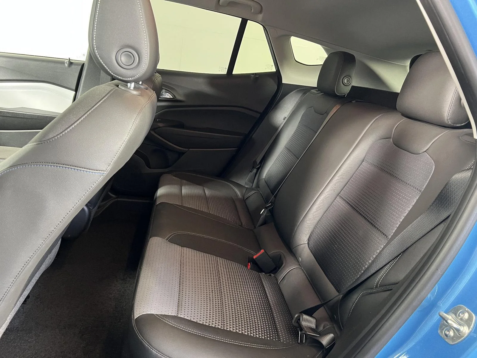 Used 2025 Marina Blue Metallic Chevrolet LT image 16