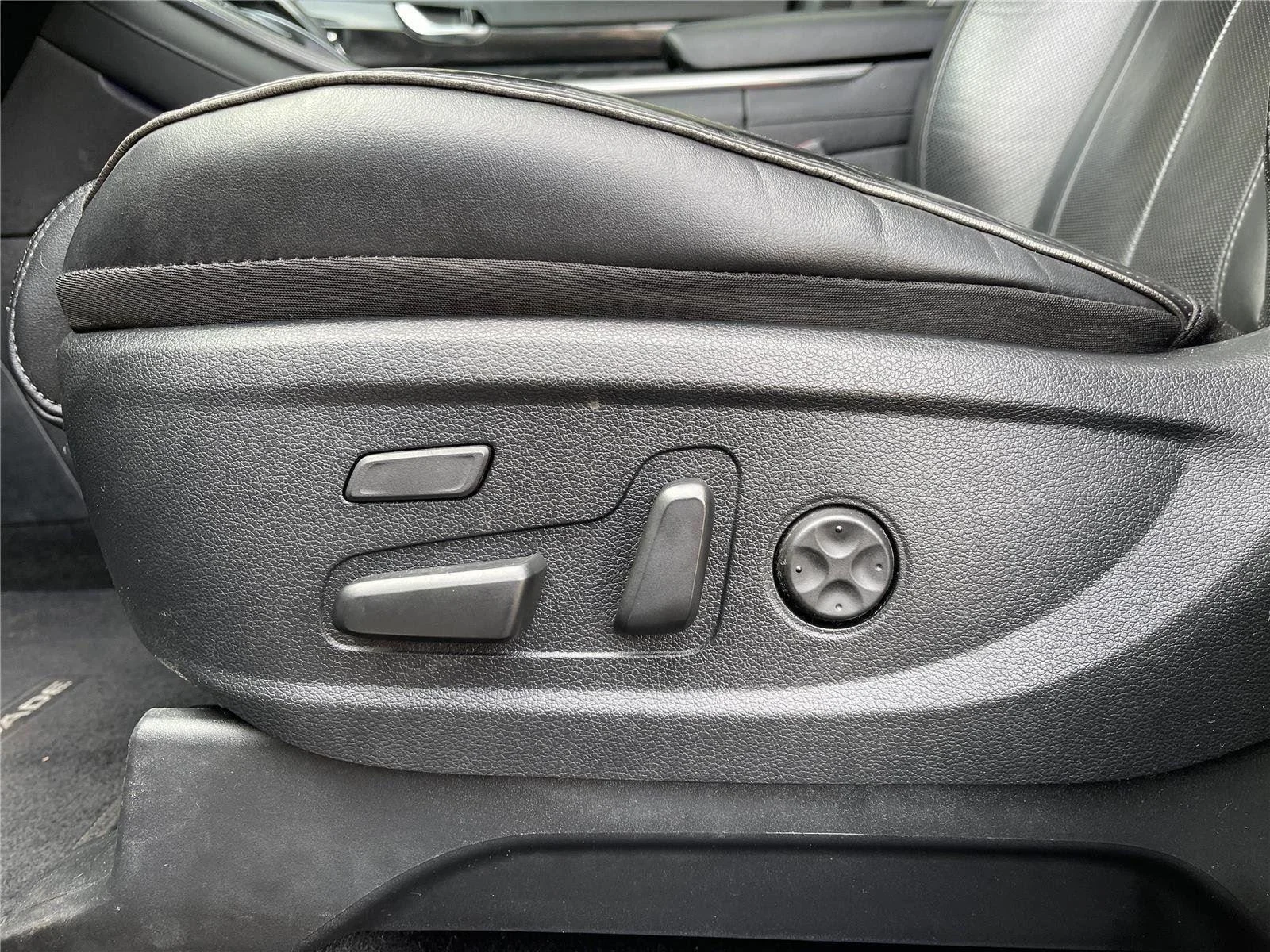 Used 2021 Black Hyundai Calligraphy image 16