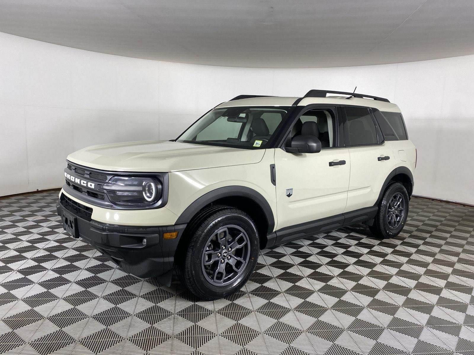 Used 2024 Desert Sand Ford Big Bend image 13