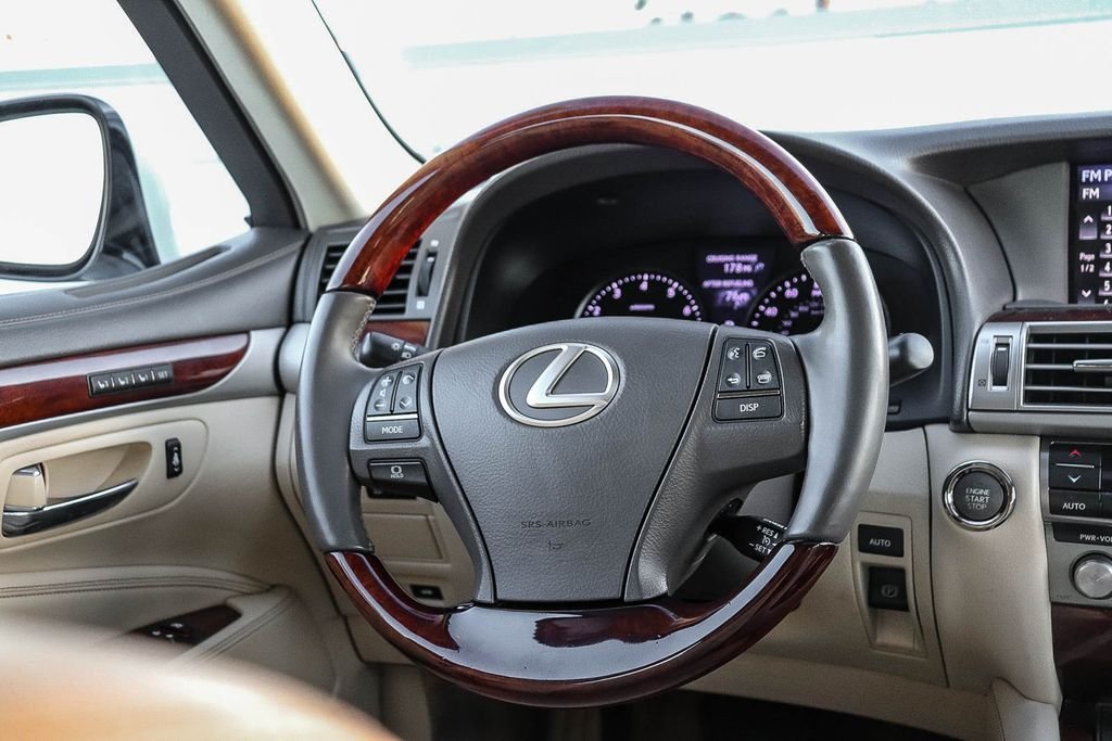 Used 2016 White Pearl Lexus 460 image 18
