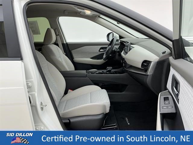 Used 2023 Pearl White Tricoat Nissan SV image 25