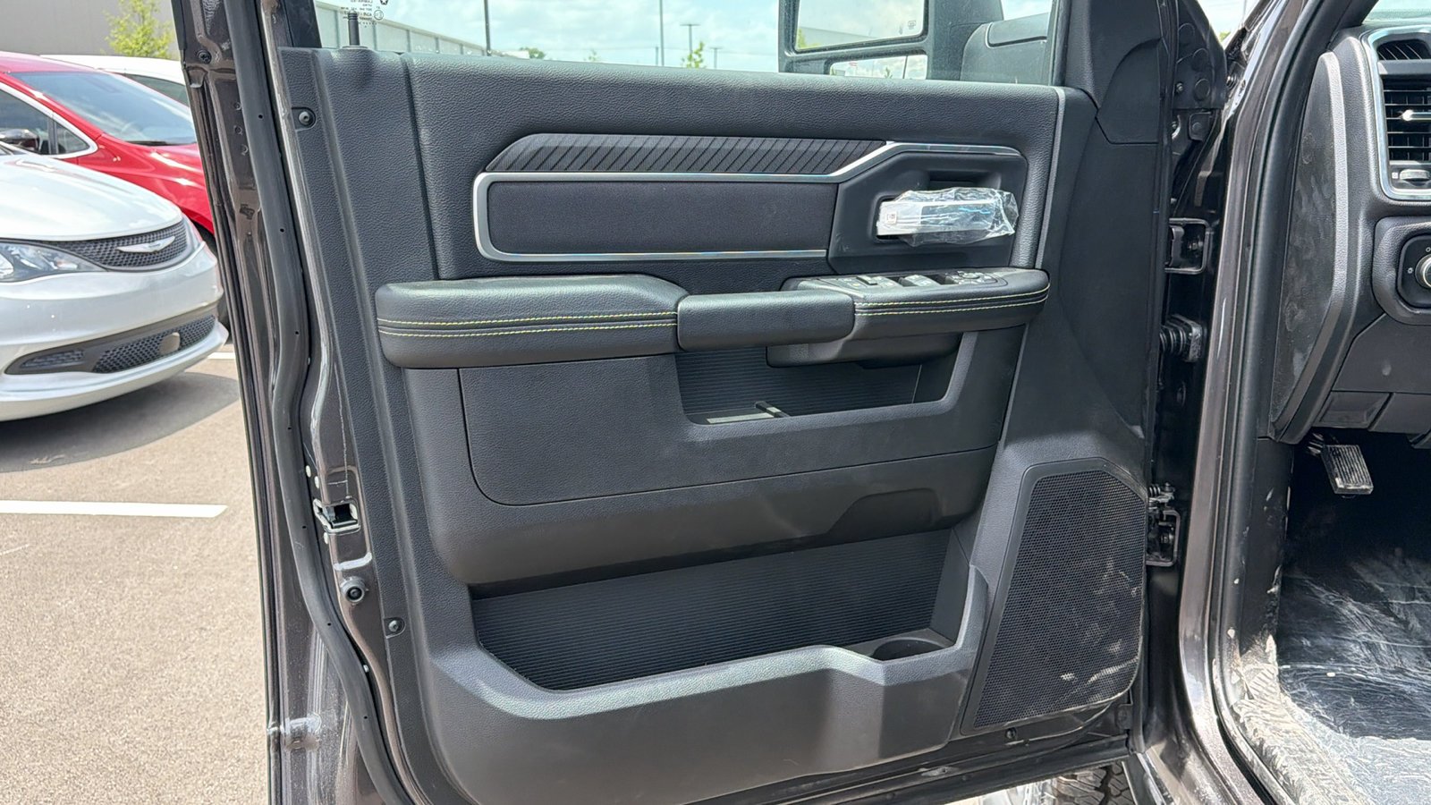 New 2026 Granite Crystal Metallic Clear-Coat Exterior Paint RAM Lone Star image 9