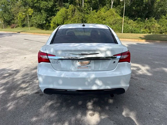 Used 2014 White Chrysler Touring image 6