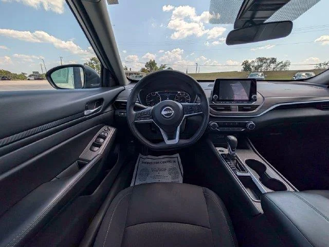 Used 2025  Nissan SV image 13
