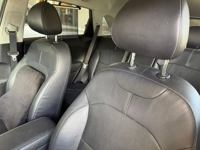 Used 2017 Black Kia Touring image 10