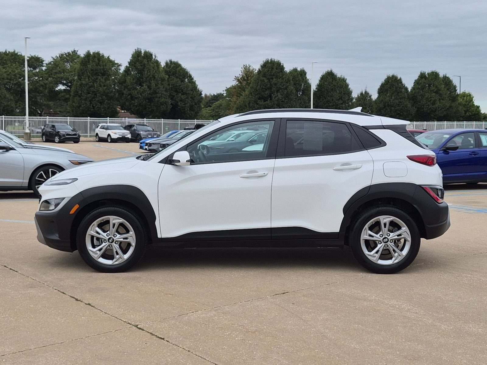 Used 2023 Lunar White Hyundai SEL AWD image 9