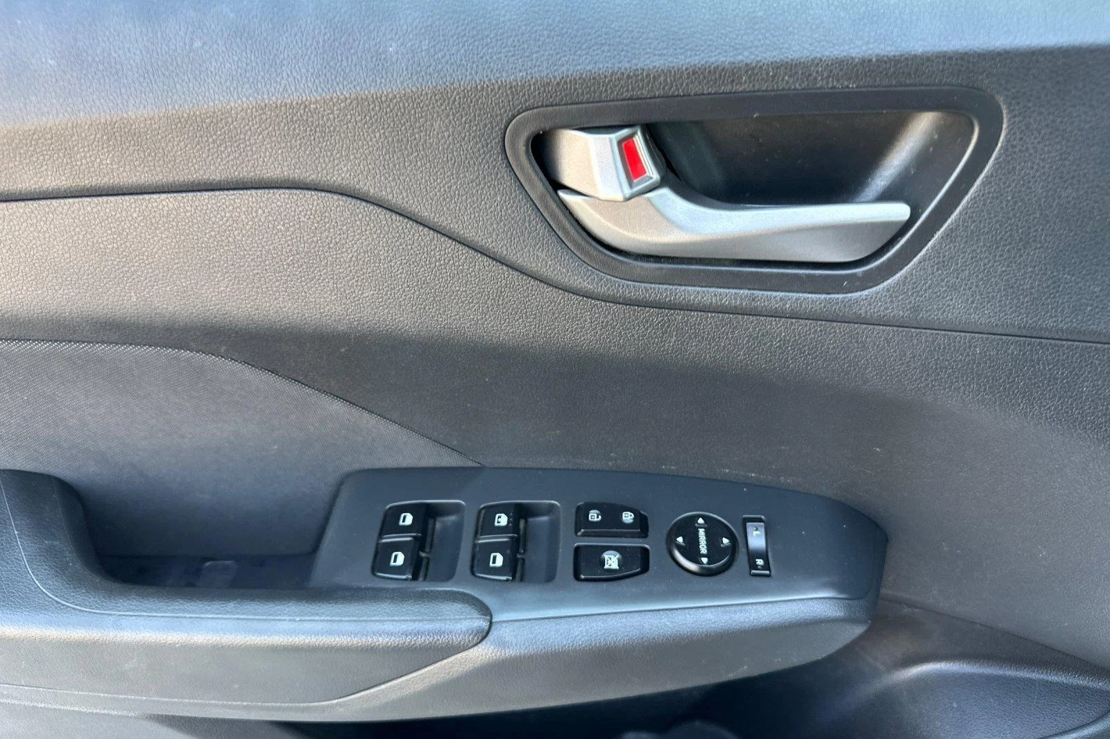 Used 2022 Olympus Silver Hyundai SE image 11