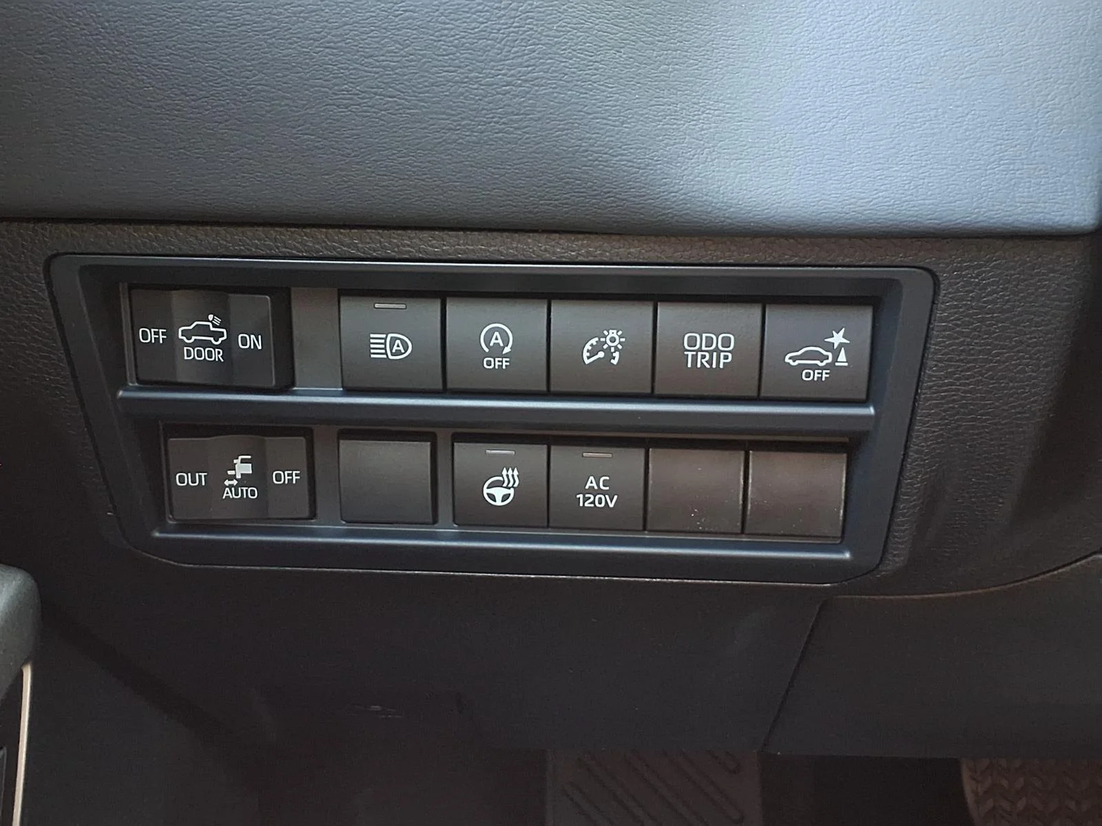 New 2026 Magnetic Gray Metallic Toyota  Platinum image 10