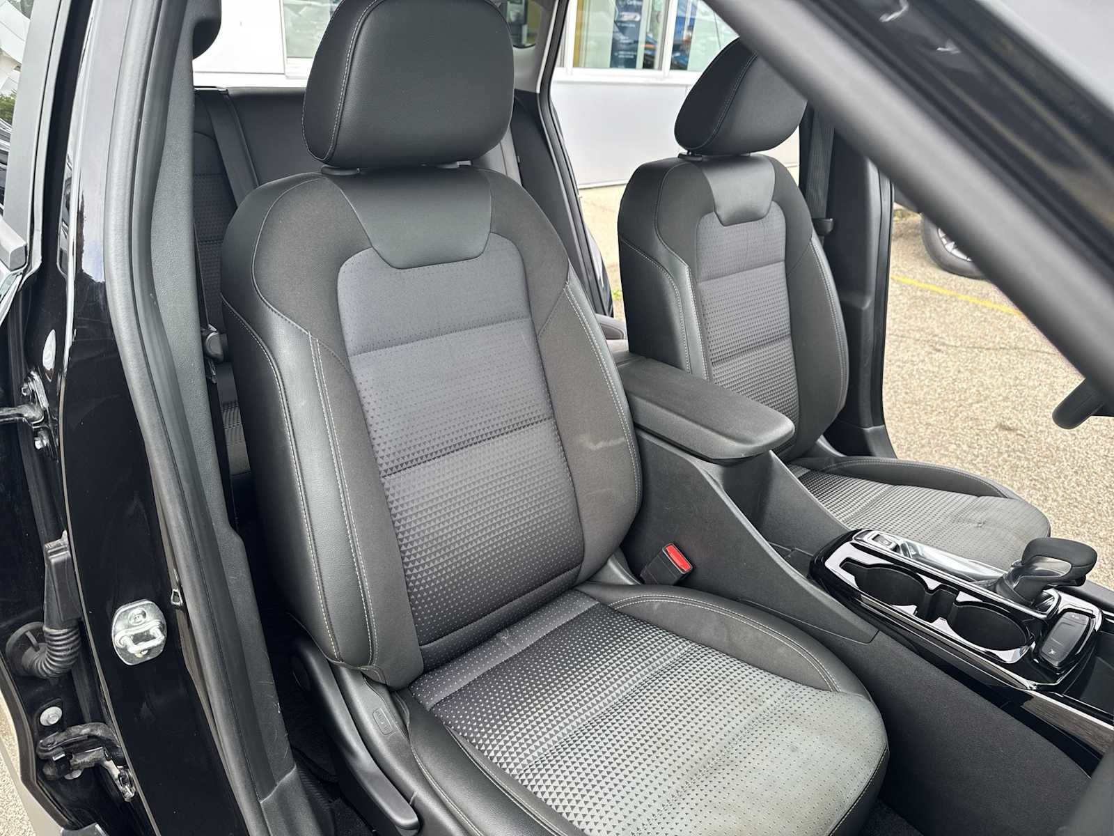 Certified Used 2025 Mosaic Black Metallic Chevrolet LT image 21