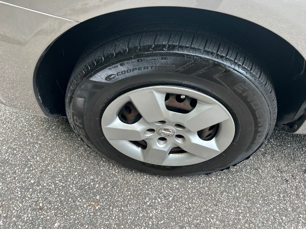 Used 2015 Gray Nissan S image 11