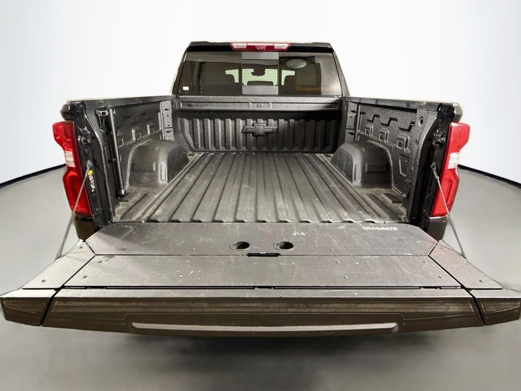 Used 2025 Black Chevrolet ZR2 image 27