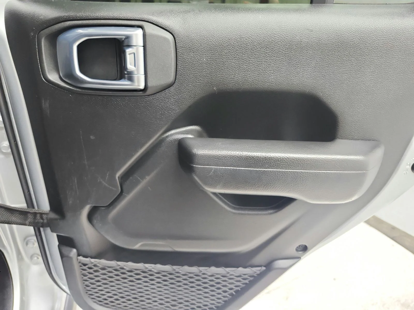 Used 2022 Silver Jeep Mojave image 39