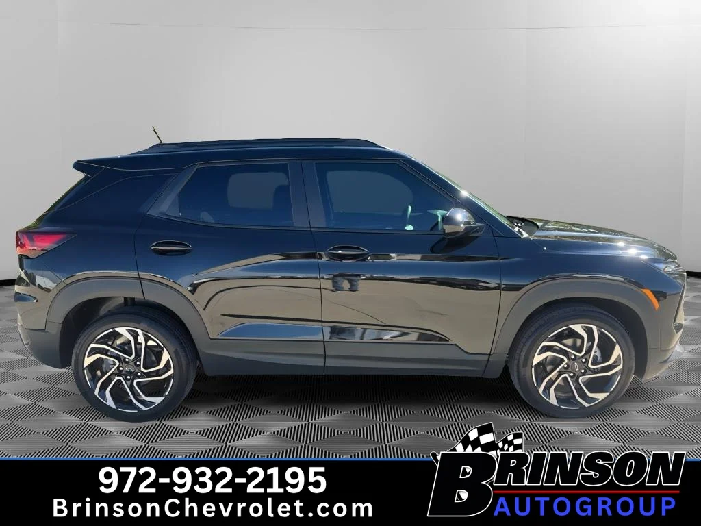 New 2026 Mosaic Black Metallic Chevrolet RS image 4